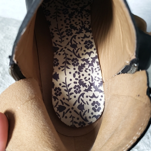 Lucky Brand Black Leather Burklee Ankle Boot / Bootie, Size 8 - Picture 10 of 12